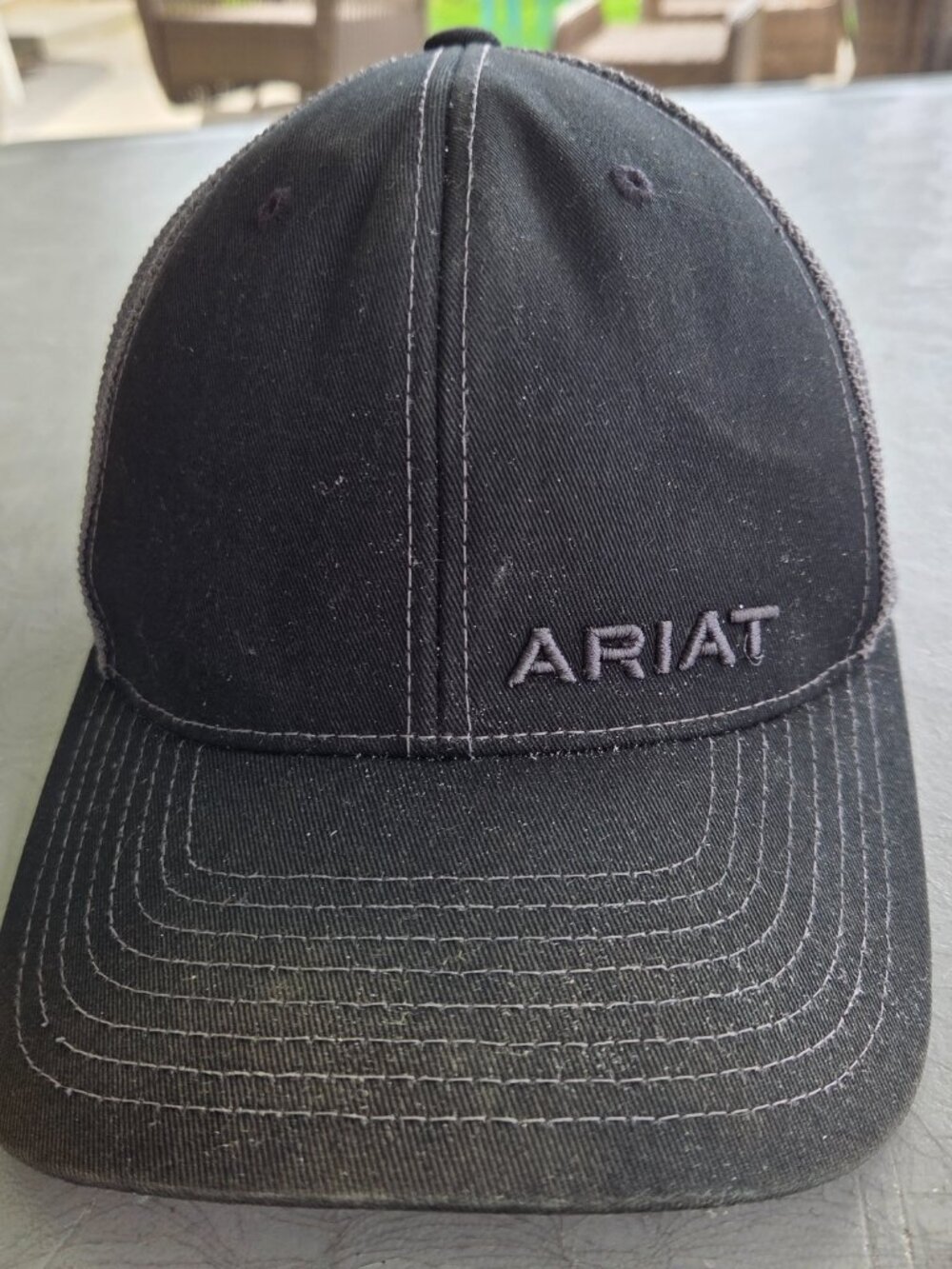 Ariat Logo Adjustable One Ten Flexfit Mesh Hat Black/Gray - Used Great Condition